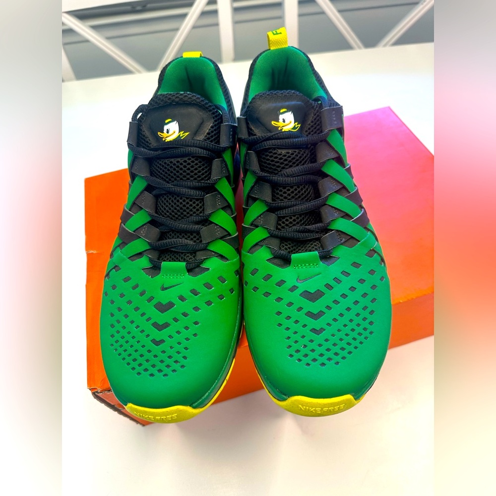 Nike OREGON Ducks Free Trainer 5.0 size 10.5 great condition